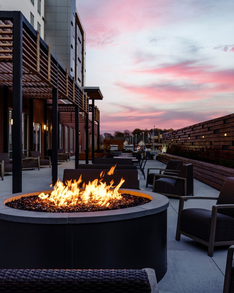 #CourtyardHotels — where passions and fire pits stay burning. 🔥 📍 Courtyard By Marriott Indianapolis Fishers