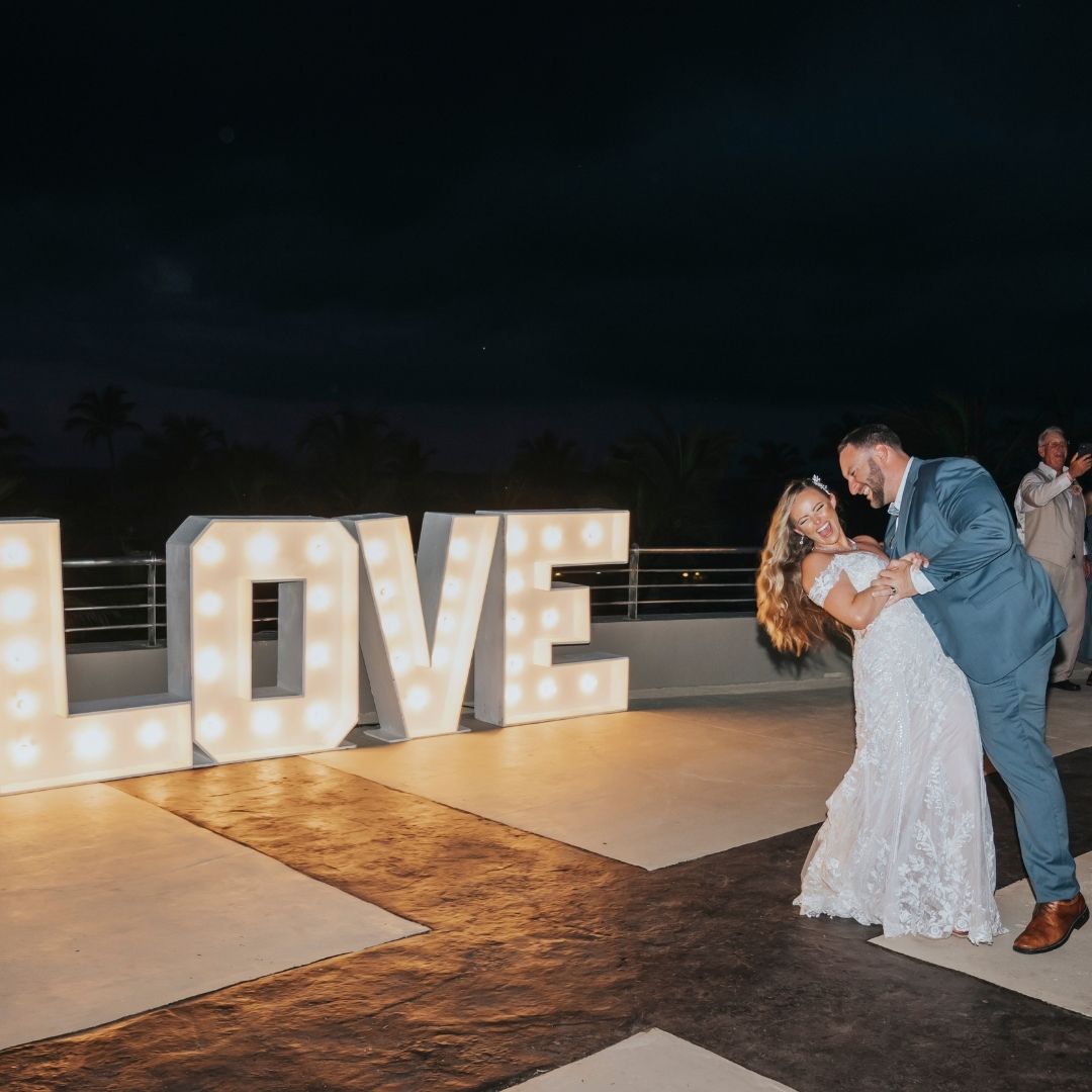 DestinationWeddings tweet media