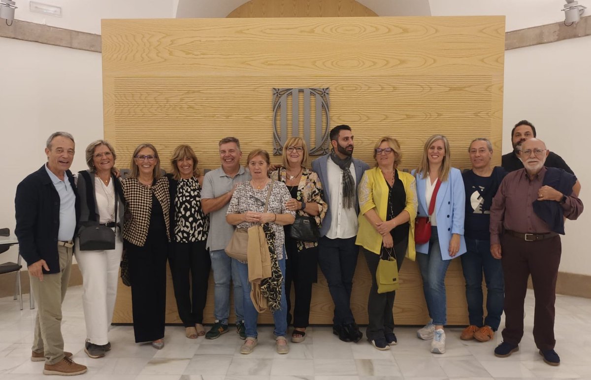 1968Maite's tweet photo. Poder acompanyar a l'amiga, i companya, Lluïsa Fornas en l'acte d'homenatge al seu pare Josep Fornas ha estat un privilegi.
La presentació de la biografia de Josep Fornas, polític i editor, al Parlament ha estat un acte ple de records i emocions.

#semprehisom

@parlamentca https://t.co/jvpqbq5dXv