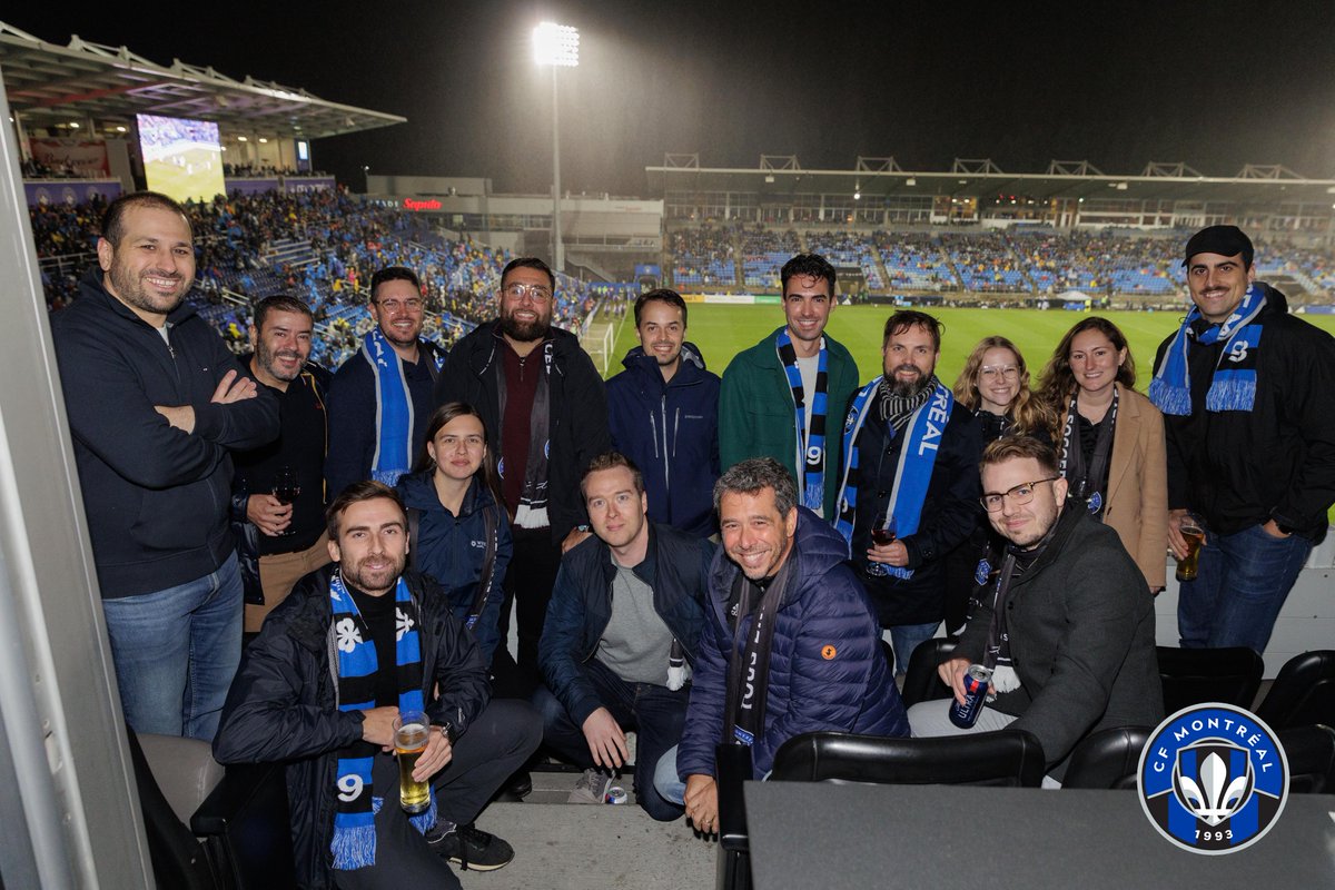 Innovation_CIBC's tweet photo. Mauvaise température ?  Aucun soucis !
Merci à tous nos partenaires montréalais qui ont participé à notre évènement du long weekend au Stade Saputo pour encourager notre équipe locale malgré la pluie glaciale! 
@EricLaflamme2 https://t.co/BFdLGfmOvv