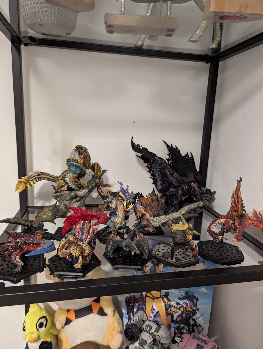 HadokenAlex's tweet image. Jess bought me Gore Magala! I need to organise the shelf but I love it so much