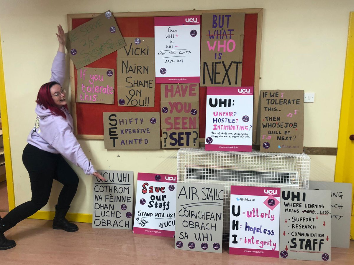 We had an excellent time at our placard social tonight 💜

Check out our signs which are wonderfully displayed with the help of @uniquorn92 😍

Thanks to @mary_senior_
and @UCUSPresident for joining us 💖

#UCURising #ThinkUHI #SaveUHI #WhereLearningMeansLess

@UCUScotland @ucu