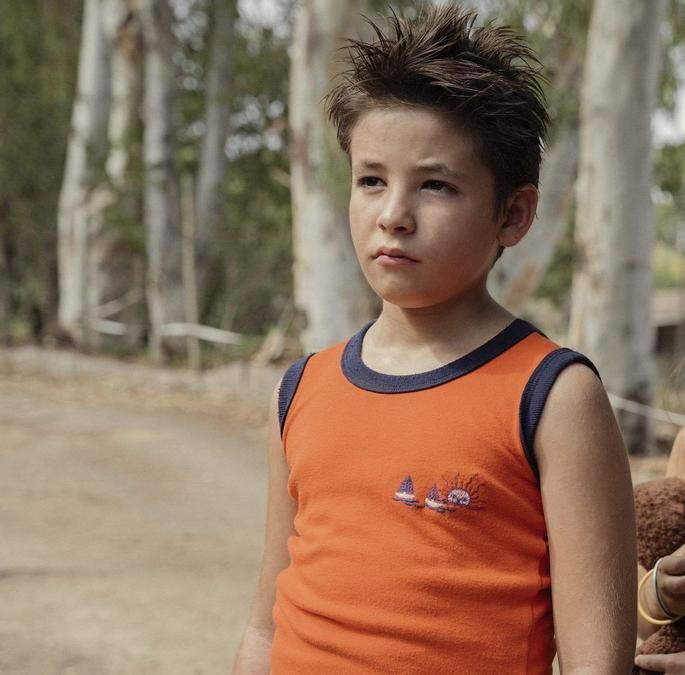 Veo que por aquí ya está todo dicho de #LaMesías: Perturbadora, brillante, visualmente impecable... Lo suscribo todo. 
Lo que no leo mucho, es el dolor tan grande que se siente al ver los dos primeros capítulos con un niño de 10 años durmiendo en la habitación de al lado 💔