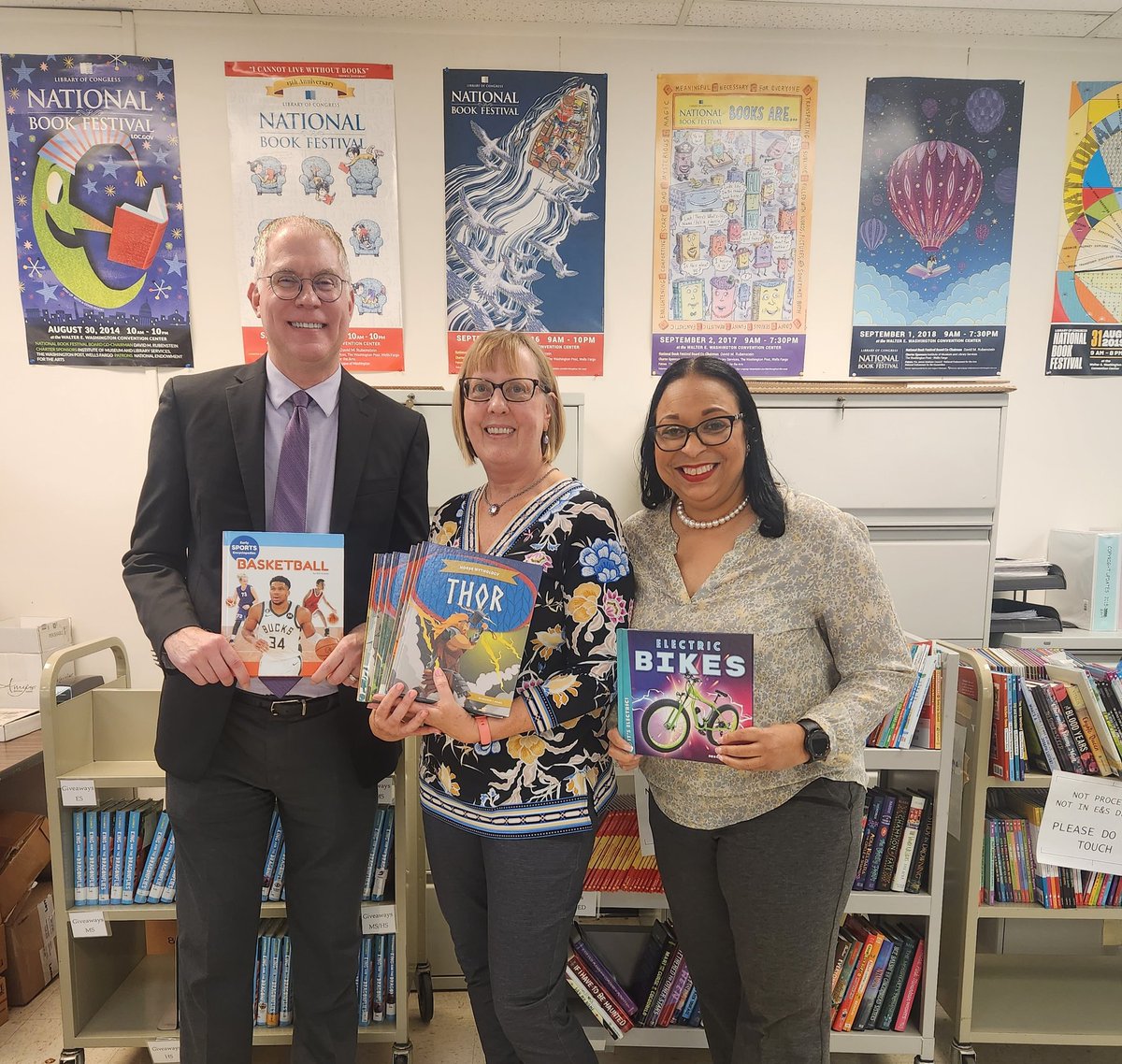 Loved visiting the Evaluation and Selection Unit today. It's fascinating learning about the many units that make up a school system.  Thanks for the Learning Tour, Margie. #LeadershipMatters #mcaap