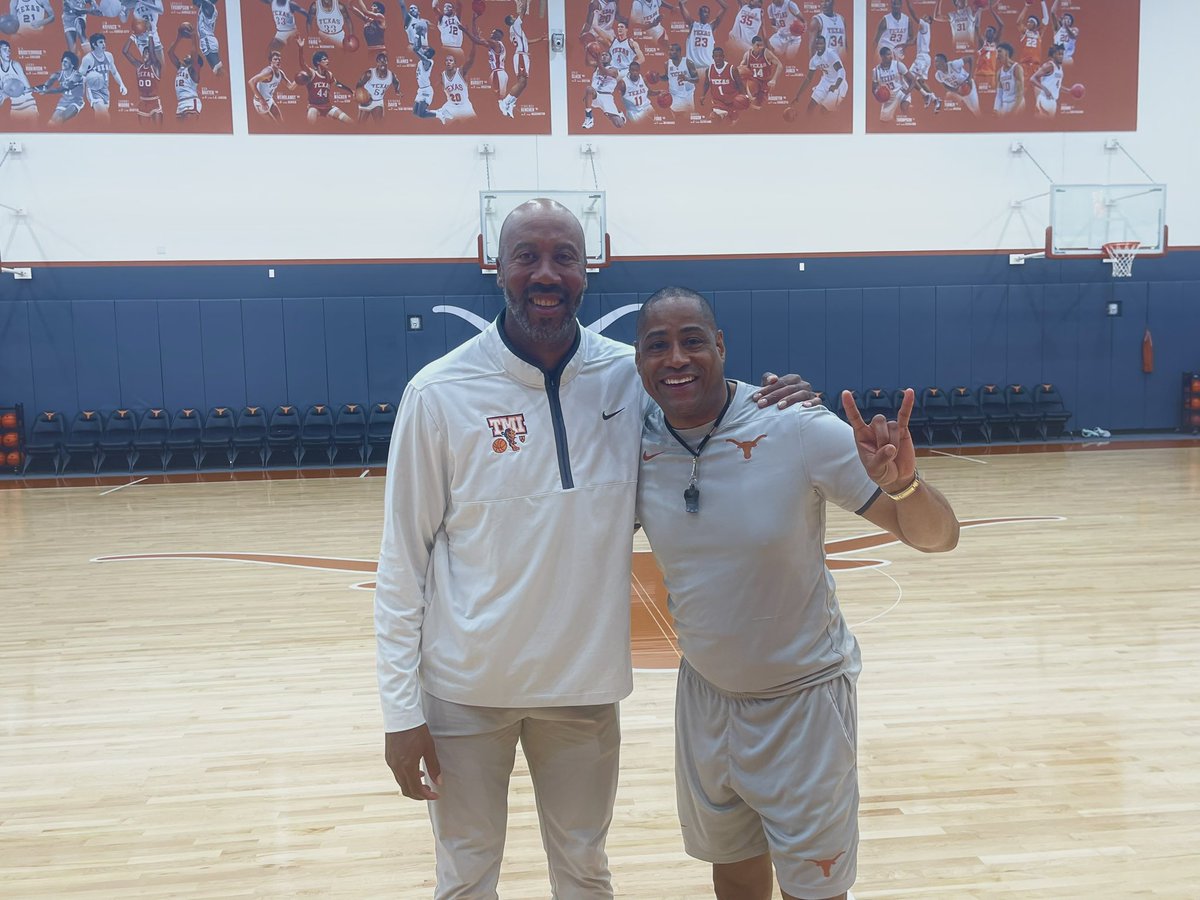 Great having my friend and former NBA star @Bowen12 at practice today. Appreciate your inspirational message to our guys!!