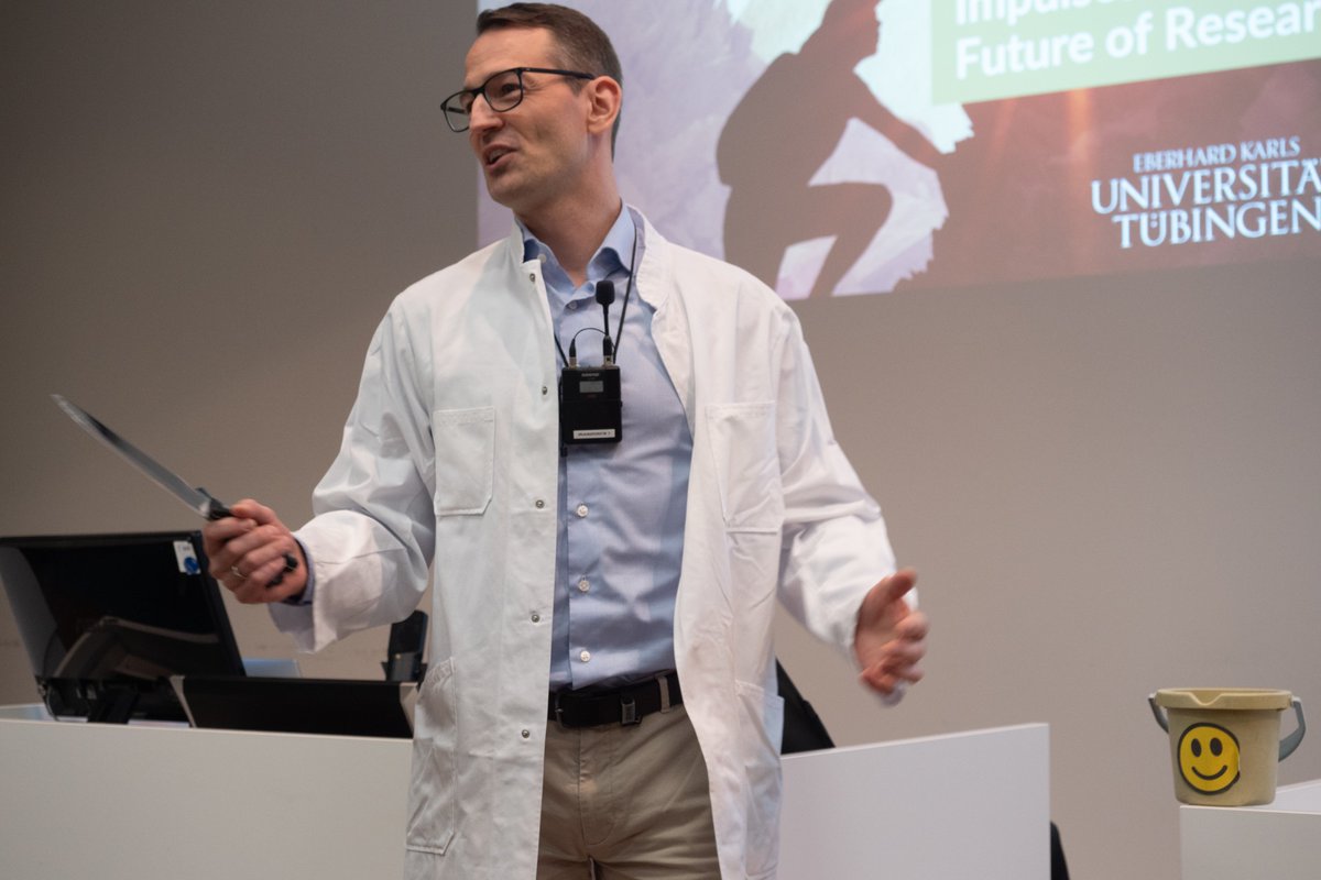 salewski_c's tweet photo. That was big fun. Science Slam 2023 at the Medical Faculty Day Tübingen. Playfully getting across Hagen-Poiseuille's Law with a bucket, a clock, and a knife... https://t.co/Hyyi8jOHp3