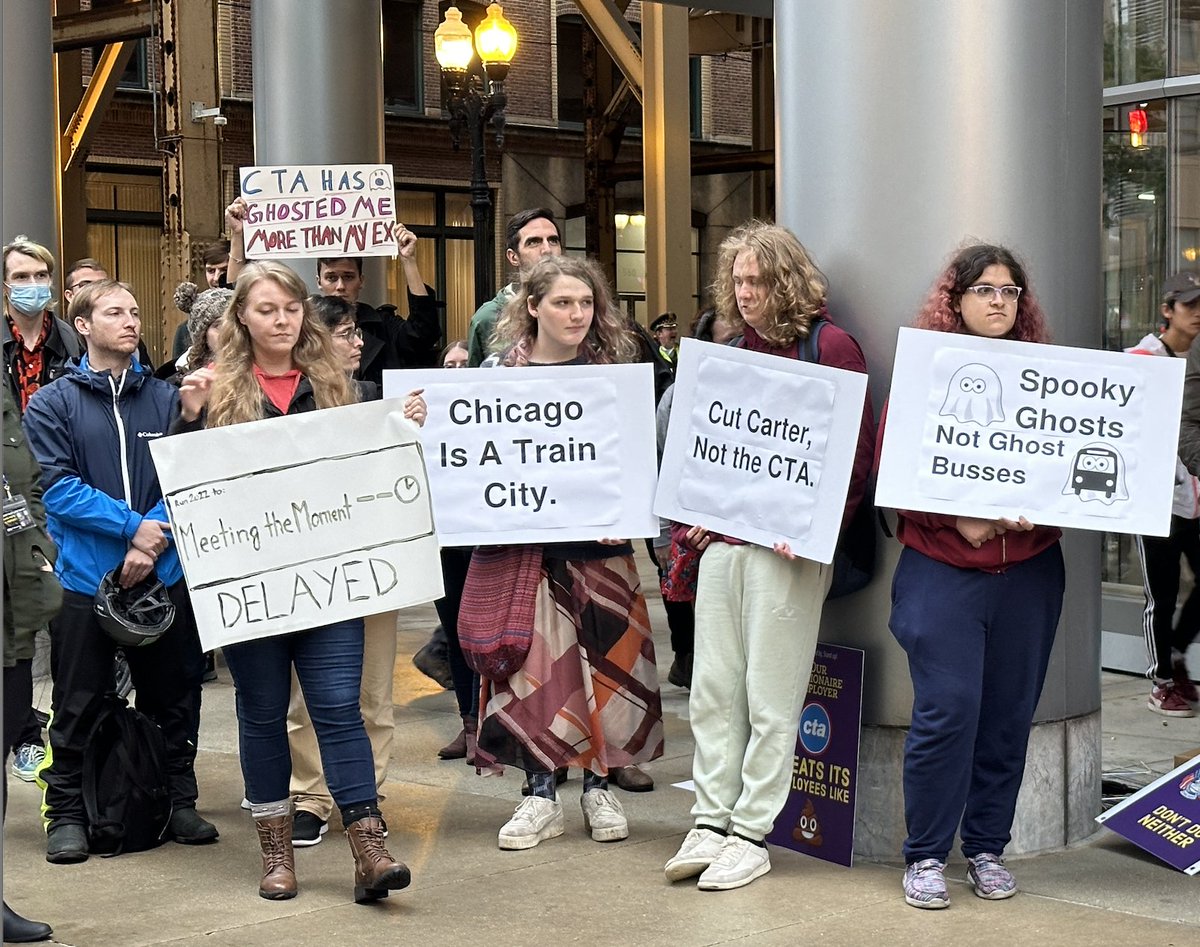 streetsblogchi's tweet photo. Friday's Cut Carter Protest, organized by Commuters Take Action, was a great example of the effectiveness of grassroots Chicago sustainable transportation advocacy – lots of people gathered outside CTA Headquarters despite grim weather.
https://t.co/mvgnKzeNuM https://t.co/t5vbBa4T1y
