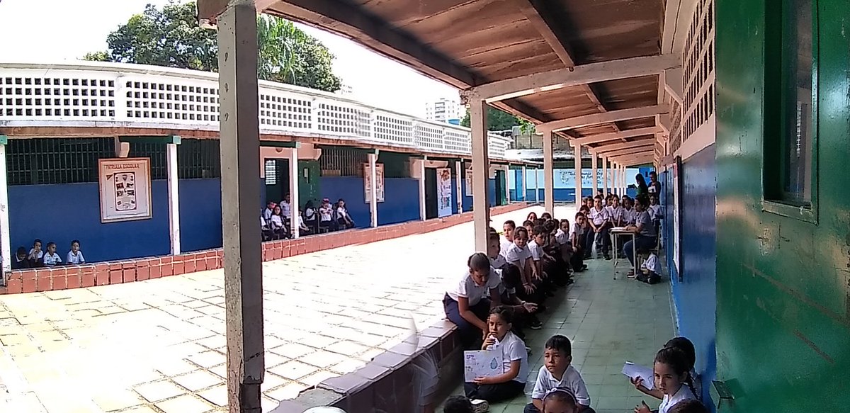 CbitLgc's tweet photo. #16Octubre la UEELucasGuillermoCastillo realizó  actividad por el #diadelaalimentacion con énfasis en el #agua su uso y su importancia, participó toda la comunidad escolar, apoyo del @CbitLgc y personal de @minaguasoficial https://t.co/v9ZQrQWOZi
