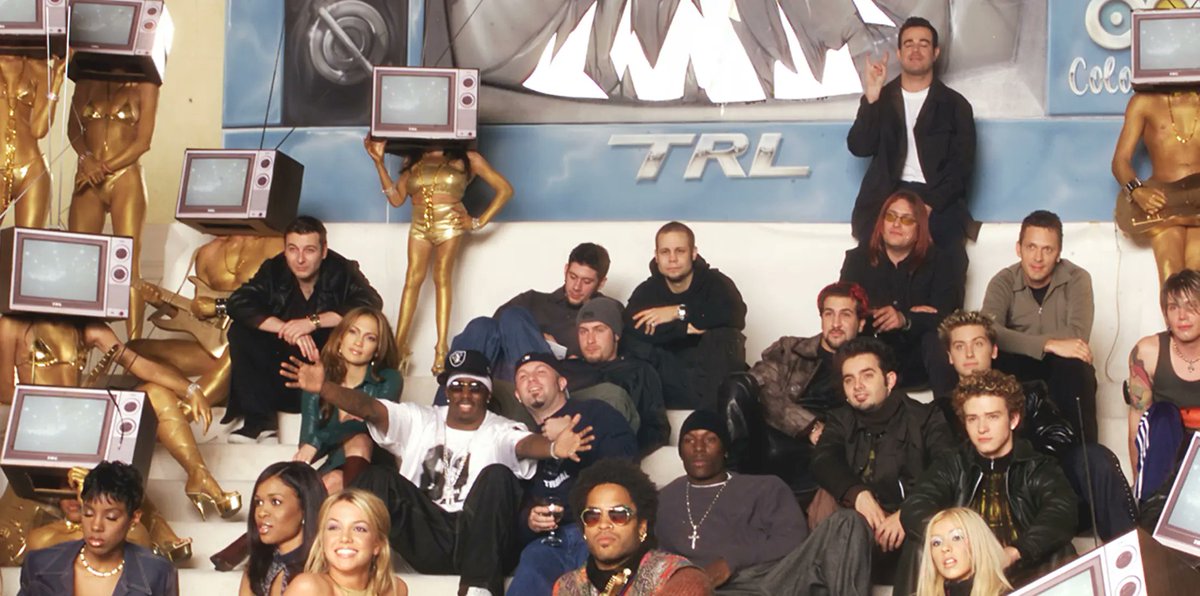 DailyListening's tweet image. Really want to recreate this photo but with all of the lovely friends &amp;amp; connections we've made along the way. 😝 #pipedreams