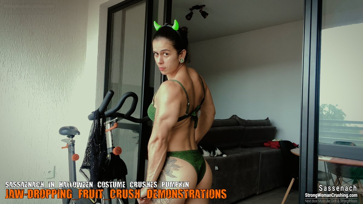 CrushingWoman's tweet photo. 🔥 Sassenach crush pumpkins in her Halloween costume! 🎃🔨

Join our site now at https://t.co/JwM7zmY5qp 

#FemaleBodybuilders #StrengthFeats #PowerfulWomen #CrushingIt #femalebodybuilders #musclewomen #strengthfeats #bendingmetal  #objectdestruction #fruitsmashing #powerfulwomen https://t.co/JTpxoY7njJ