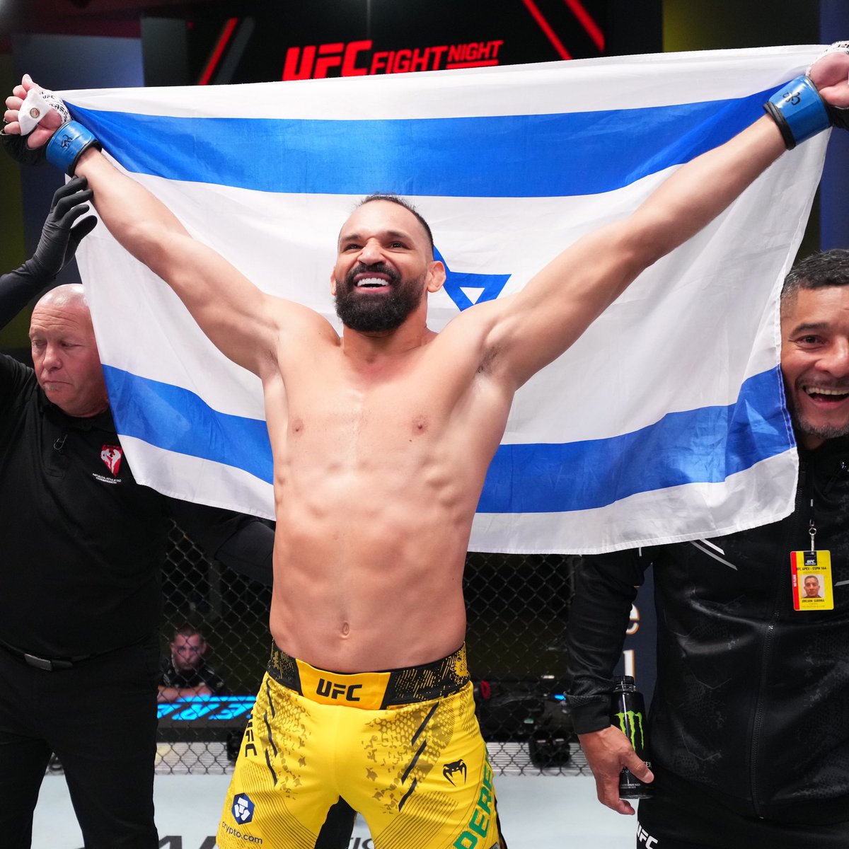 Michel Pereira told <a href="/arielhelwani/">Ariel Helwani</a> that his wife received death threats after he walked out with the Israel flag at #UFCVegas81.

Pereira said that if anyone comes to his house threatening his family then they will pay for it.

[per The MMA Hour]

#UFCVegas81 #UFC #MMA