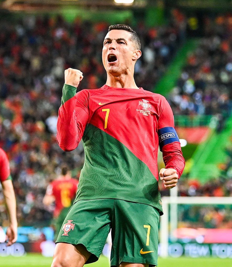 ActuFoot_'s tweet photo. Le GOAT 🇵🇹 est loin d'être finito. 🐐🍷

Un doublé pour lui ce soir (encore). ⚽️⚽️ https://t.co/C9aFDznpUT
