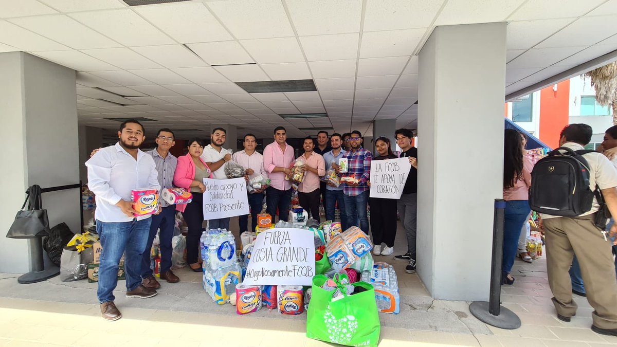 FCQBUAGRO's tweet photo. El Director Oscar del Moral, junto con la Consejera Universitaria Aylín Cortez y otros estudiantes, entregaron formalmente a nuestras autoridades Universitarias, todas las donaciones que nuestra comunidad #FCQB hicieron para apoyar a los damnificados por el paso del huracán Max https://t.co/maHntkqHLe