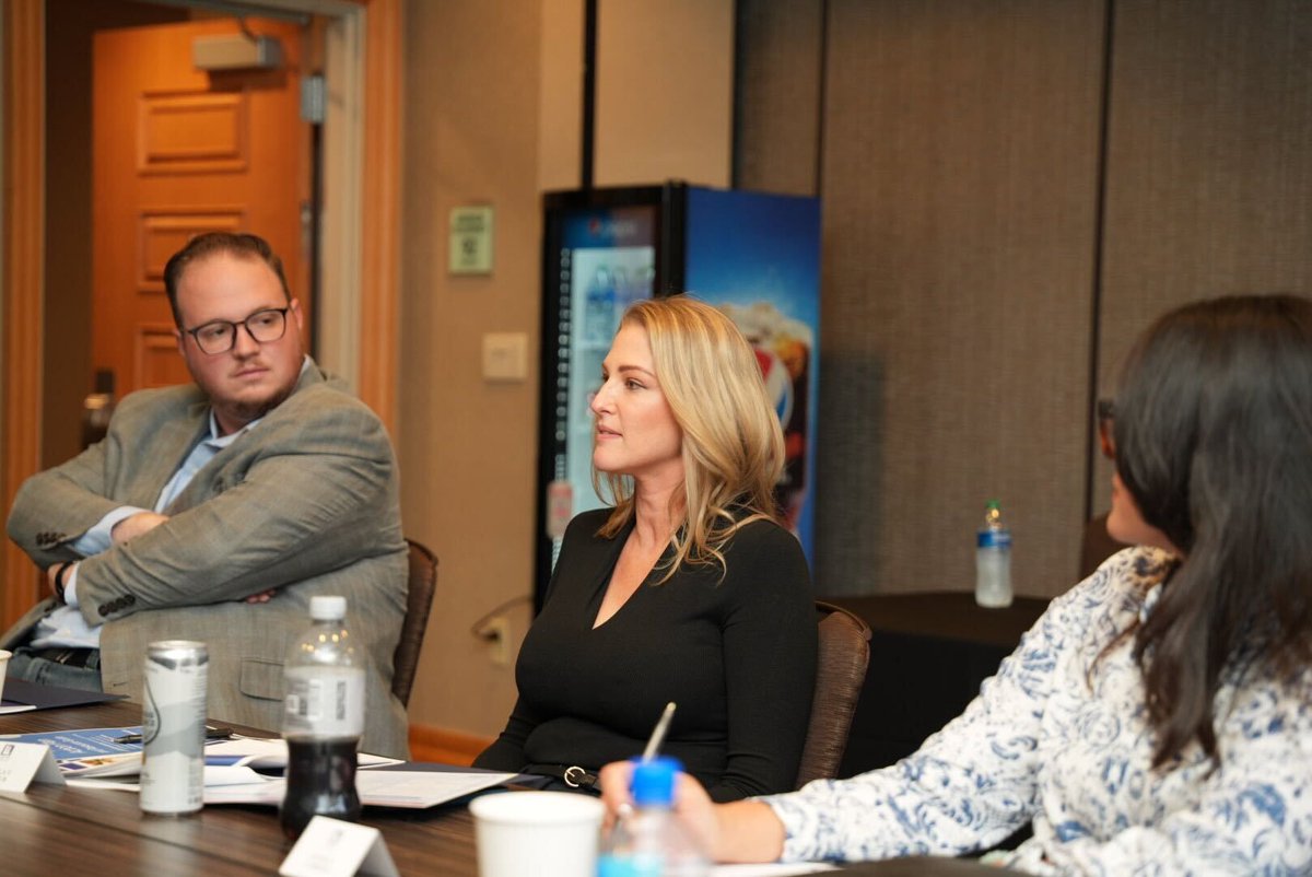 LearnRightLI's tweet photo. The LI School Board Leaders team traveled to San Jose, California to train an engaged group of activists and hold a roundtable discussion on the state of education. From coast to coast, concerned citizens are learning how to #learnleadwin
#learnright #california #schoolboard https://t.co/SSOg2r0izh
