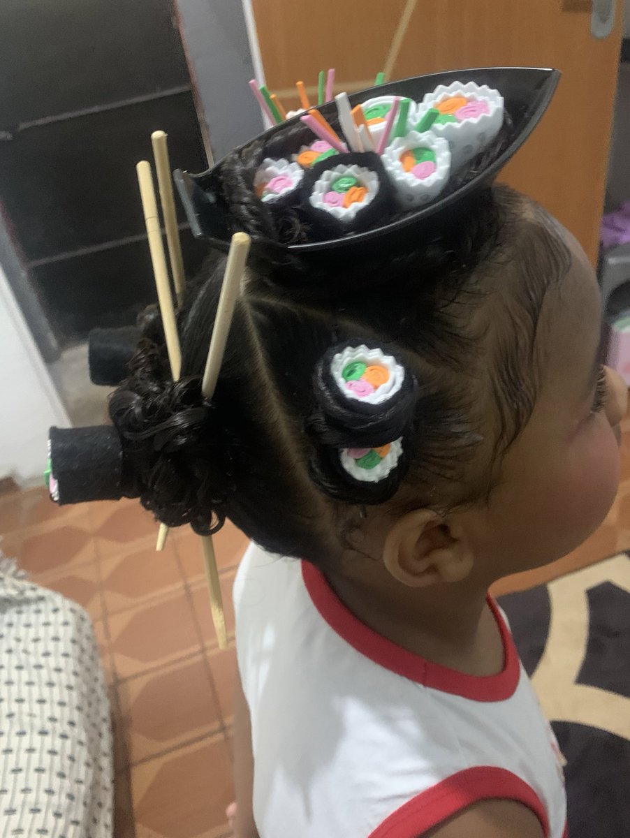 gaaabyss2's tweet photo. Dia de cabelo maluco na escola 😂🥰 vai um sushi aí ?? 🍱 https://t.co/jUz3SeS88D