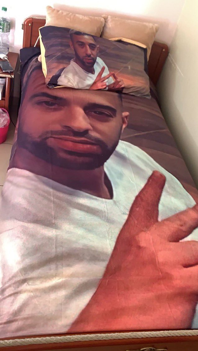 f3rmelastp's tweet photo. dsl bb mais les draps naps restent pendant le sexe https://t.co/NKxdL8Pspd