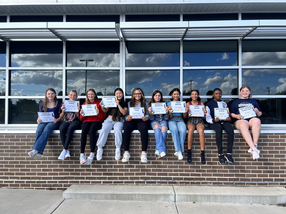 miss_smith2012's tweet photo. We celebrated the end of our volleyball season last week. I love these girls so much and we had a fantastic season! 🙌🏼👏🏼🏐 @ITMSCougars https://t.co/QHzuDZ0Yi7