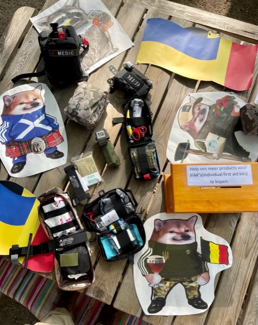 ihorvitenko's tweet photo. On the 21st the next convoy leaves for Ukraine. 200 IFAKs (Individual First Aid Kit) were ordered from Belgium. The contents and carrying case were assembled in Ukraine. We spend €60 per package (only a third of the Belgian price) and we thereby support the Ukrainian economy. https://t.co/QBqh5K5c21