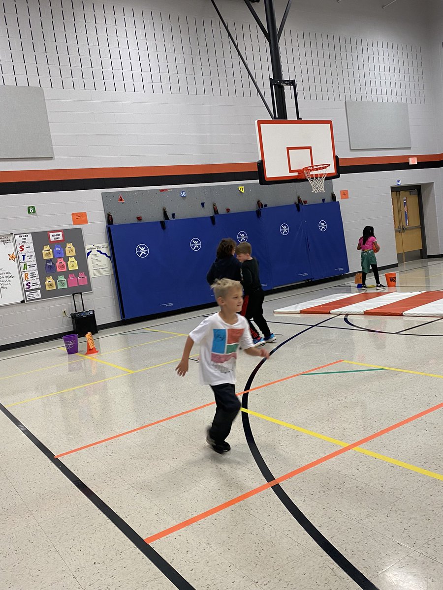 KoontzHMS's tweet photo. Carnival game fun https://t.co/49ij9lIaHL