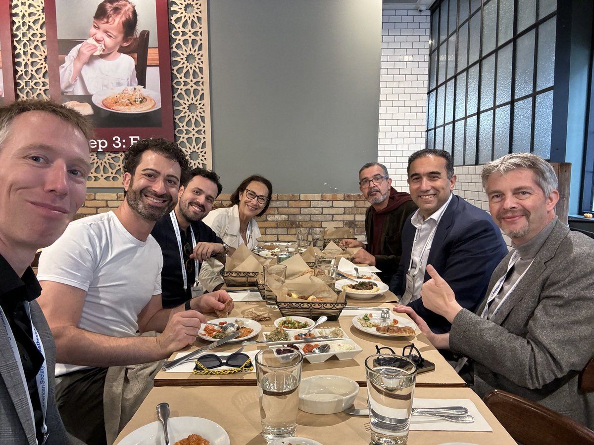 #ANES23 When #ASRA meets #ESRA & #ObAnes we go out for lunch 🥙 (The hummus was delish) @cmdelgadou @mohtiou @prubin21 @nelkassabany @Steve_Coppens