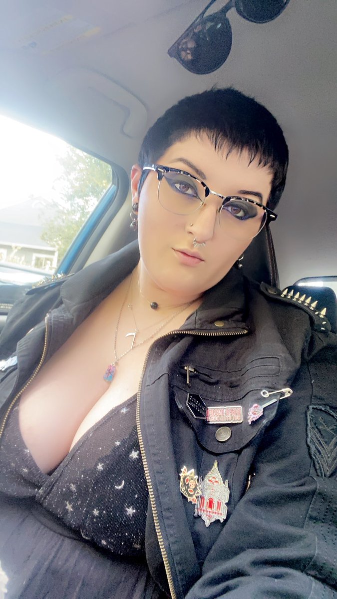 Mx_Hela's tweet photo. This look from Saturday though 👌

#altenby #goth #gothaesthetic #gothfashion #gothmakeup #gothmodel #gothsofinstagram #alt #altmodel #altfashion #altmakeup #whimsigoth #punkaesthetic #punkmakeup #linkinbio https://t.co/NIvRpdIraB