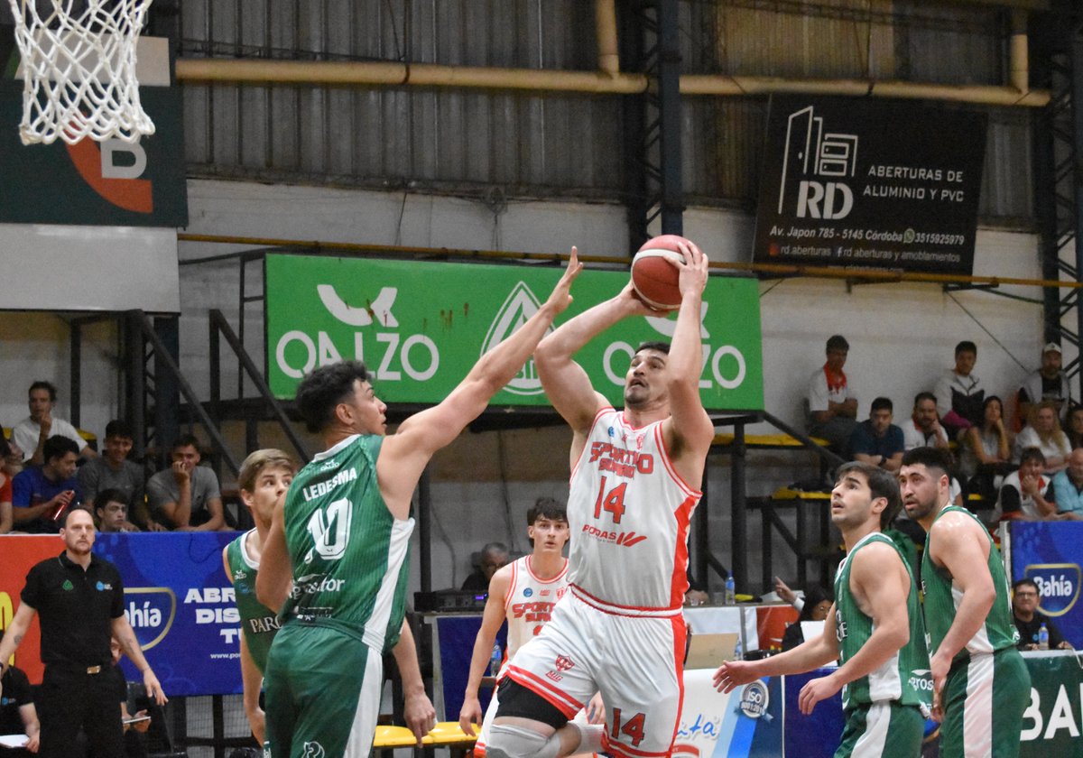 Batacazo de <a href="/CSSbasquet/">Sportivo Suardi 🏀</a> en Córdoba: 85-75 a <a href="/BasquetParque/">Barrio Parque Basquet</a>, Efectividad, carácter, juego colectivo y altísimos rendimientos individuales fueron las virtudes de Suardi.
<a href="/ColoLizarraga/">Luciano Lizarraga</a> (22p con 7/8 t3)
<a href="/P_Martinez91/">pablo martinez</a> (12p+5reb)
<a href="/GastonFino5/">L I L A</a> (9p+8reb)
#LigaArgentina 📸 <a href="/gfornasero/">Gerardo Fornasero</a>