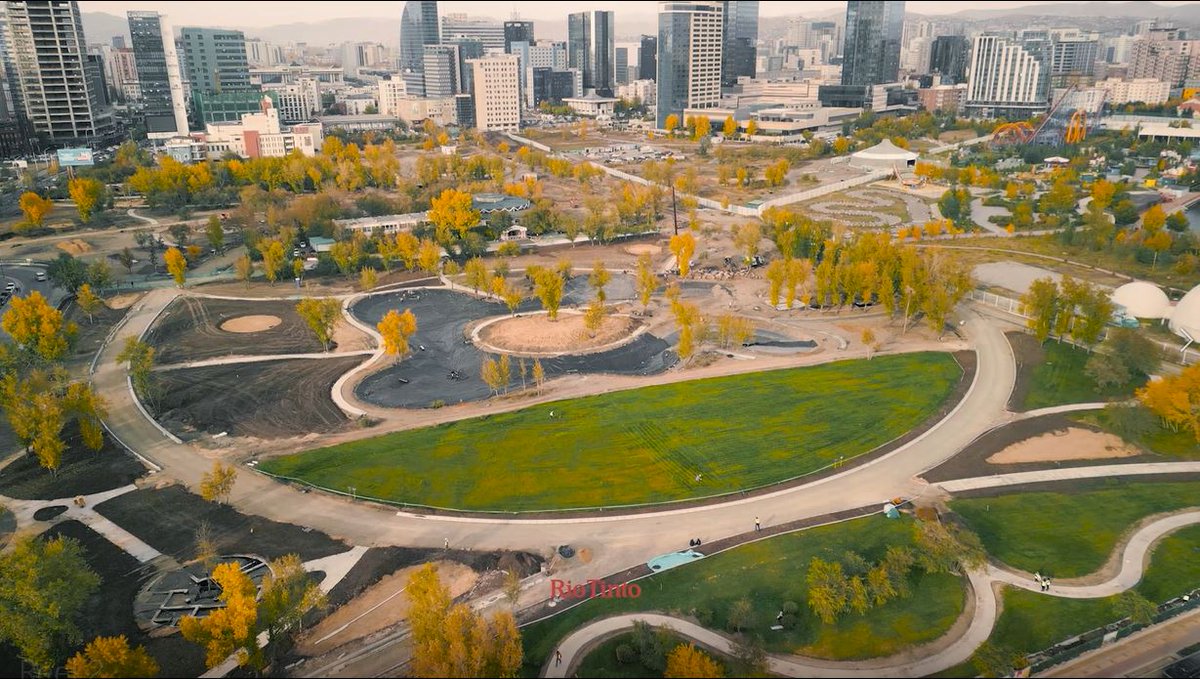 Манай паркийн ажлыг шүүмжилж, харлуулах гэж хуурамч мэдээ тараах, захиалгатай дайралтууд олшрох боллоо. Гэхдээ үнэндээ тэр хүмүүсийг шууд буруутгаж чадахгүй нь. Монголд амьдрал амаргүй байгаа, орлогоо бодсон байхдаа гэж бодоод л манай багийнхан ажиллаж байгаа. Гэхдээ ядаж энэ