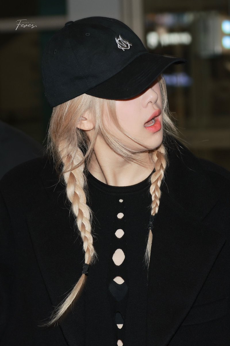 fever_211's tweet photo. 231017 ICN

🖤

#블랙핑크 #로제  
#BLACKPINK #ROSÉ https://t.co/eAS6fdCVre