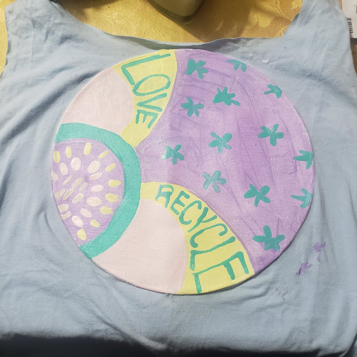 recyclersREALM2's tweet image. Expiramenting painting on my tshirt bags
#UseLessPlastic
@recyclersREALM2