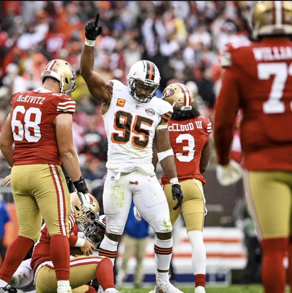 CleCover's tweet image. 🥶Coldest Photo of the Week🥶

#DawgPound #Browns #SFvsCLE