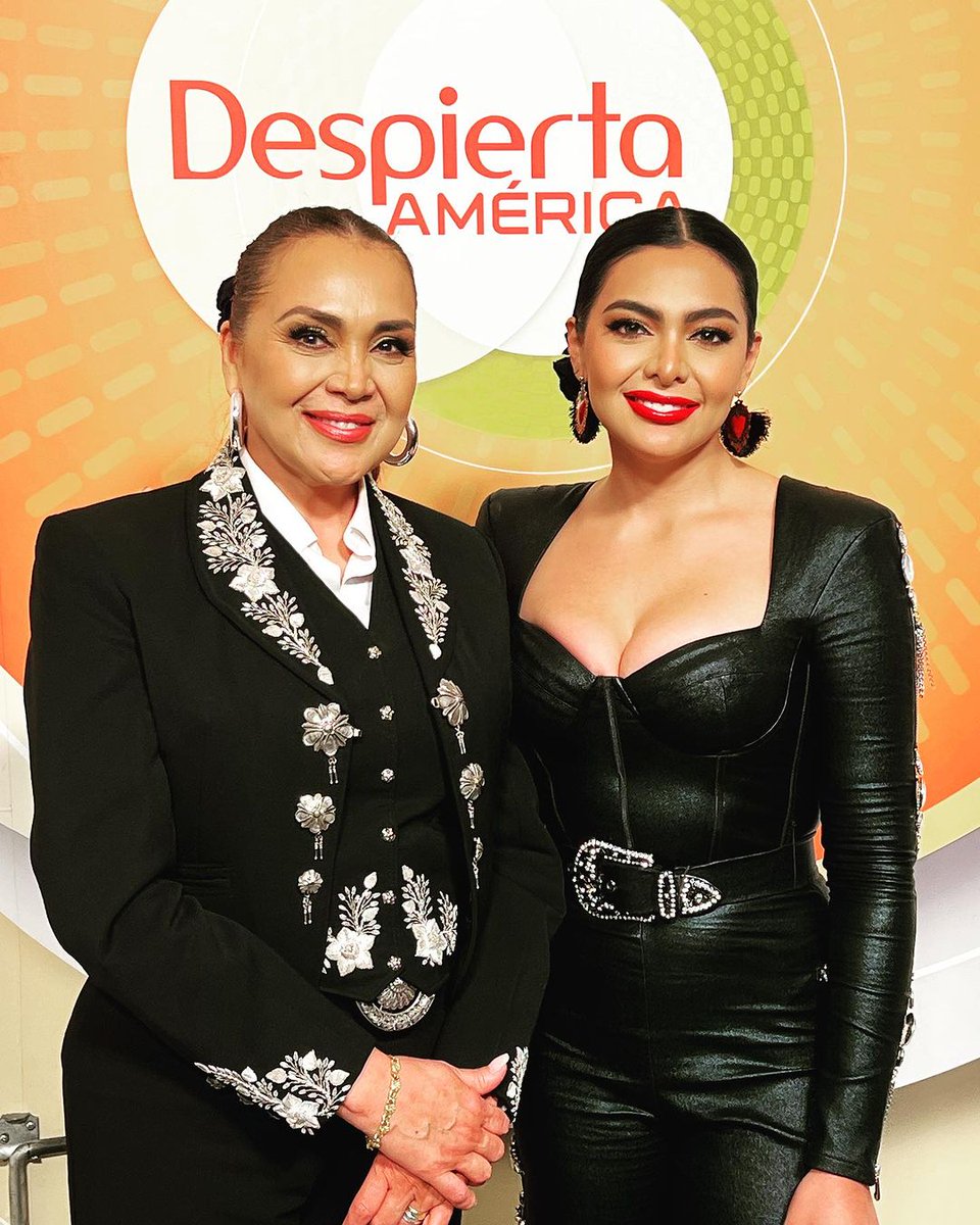 AidaCuevas's tweet photo. Iniciamos la semana con promoción en #Miami mi hija y yo, este lunes en @despiertamerica 🙌🏻🎶 presentamos #Herencia ❤️🇲🇽 

#AidaCuevas #ValeriaCuevas #Mexico #musicamexicana https://t.co/yk4VSnD9IL