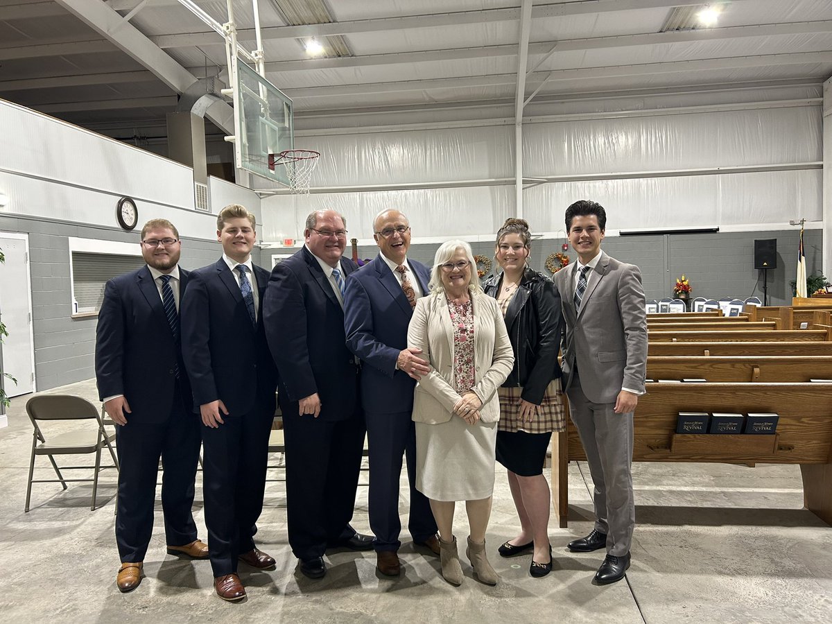 Wonderful surprise for Monday night Revival at Temple Baptist, my dear friend <a href="/TerryLLawson/">Dr. Terry L. Lawson</a> came and sang with his family.