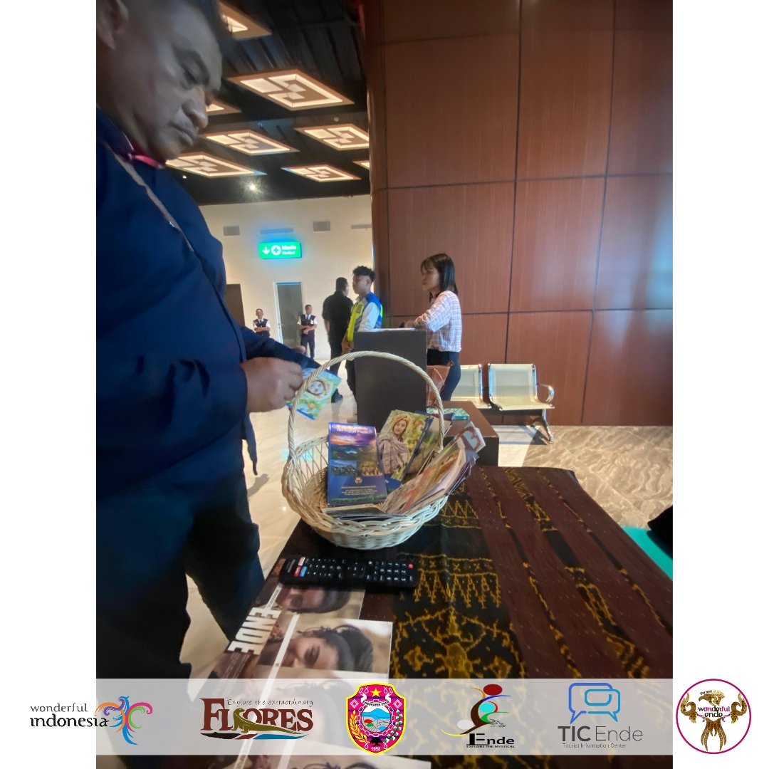 DisparKabEnde's tweet photo. Ende Lovers,
Tourist Information Center (TIC) Ende HADIR Di Bandara H. Hasan Aroeboesman Ende

..Grab the information, have a nice holiday in Flores..

#connectingflores
#disparEnde
#wonderfulIndonesia
#exploretheextraordinaryflores https://t.co/xvOGzFkKRJ