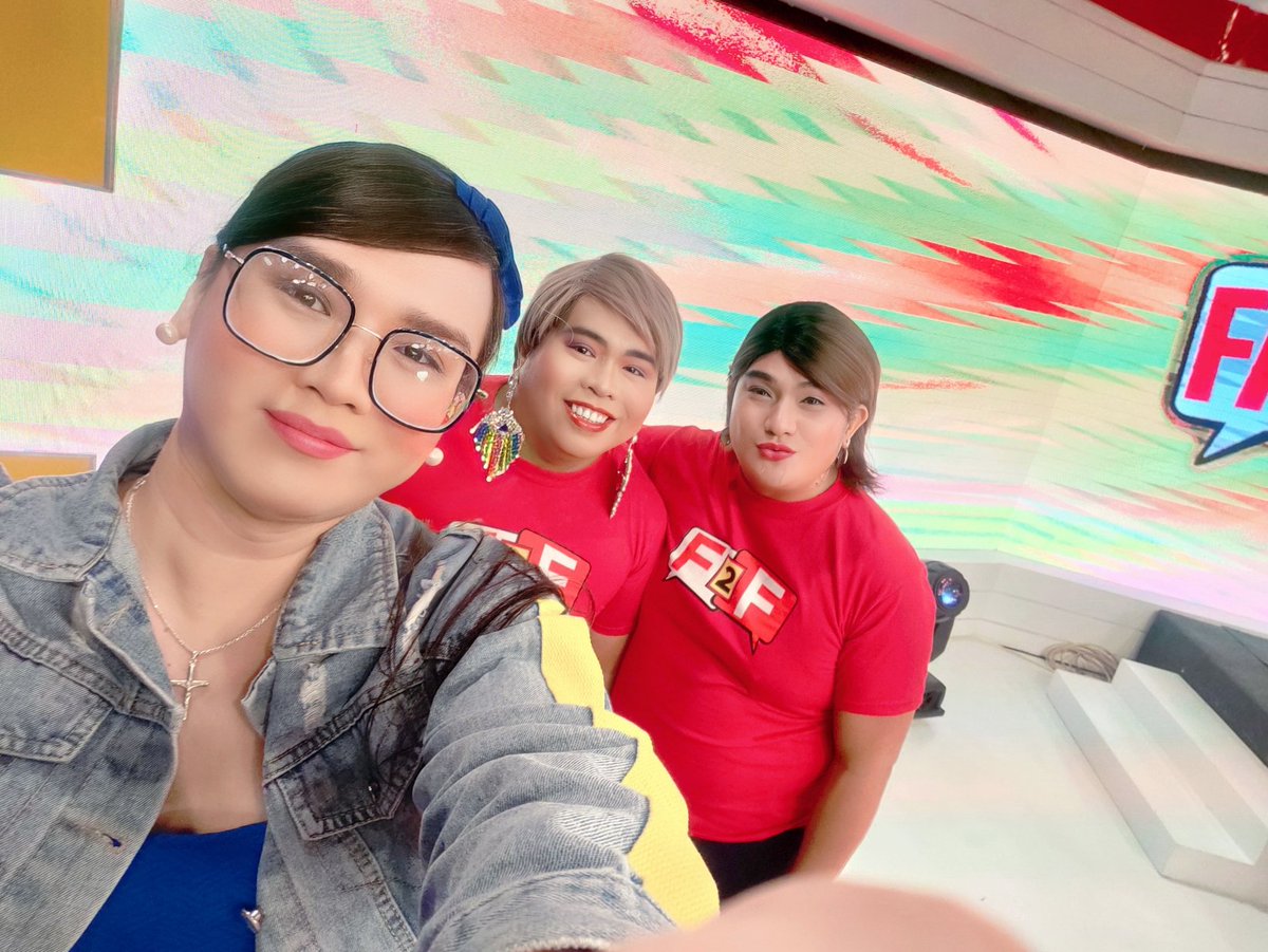 Forda Third Time Audience ulit si Jupaaayyy, Dito sa Face To Face, Kaya naman Nood po Kayo Ngayon ng Face To Face sa @tv5 , 11am po!!! ❤️🧡💛💚💙💜

 #FaceToFaceTV5,
#GandangMorningsTV5!
#IBAngSayaPagSamaSama

@karlaestra @alexcalleja1007