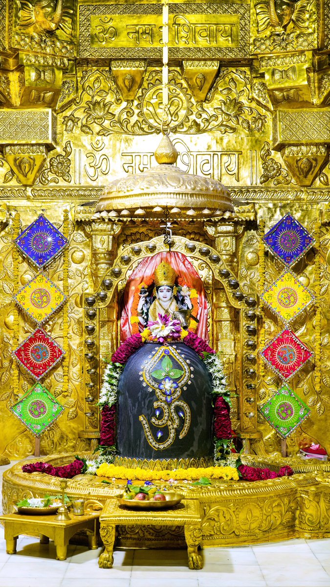 श्री सोमनाथ ज्योतिर्लिंग जी के आज के  मंगला शृंगार आरती दिव्य दर्शन 17.10.2023