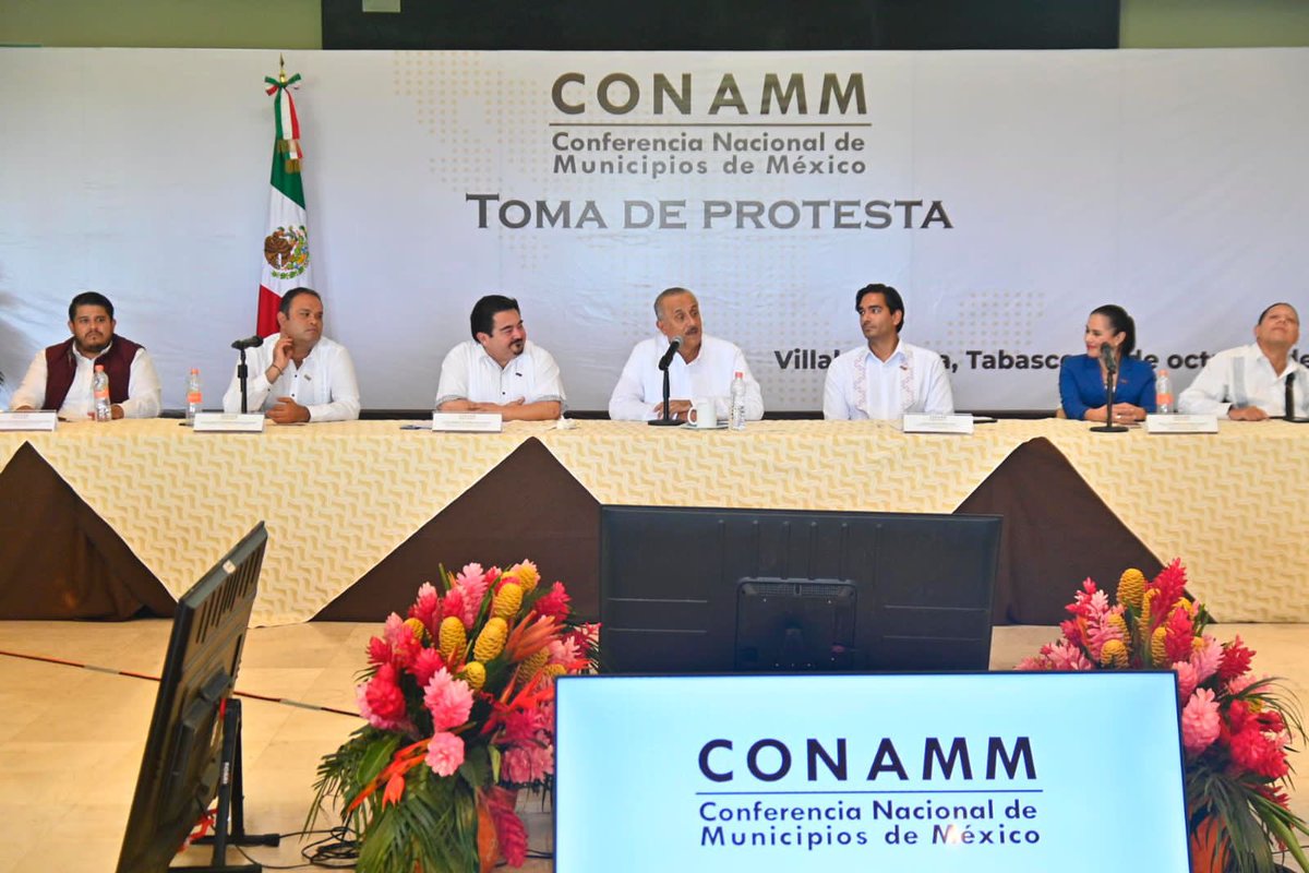 cmmerino's tweet photo. Participé en la toma de protesta de la mesa directiva de la @CONAMM que preside a partir de hoy @juliogutierrezb alcalde de @AMacuspana, para el fortalecimiento del federalismo a través de gestiones eficientes y transparentes que velen por el bienestar de los ciudadanos. https://t.co/8XV9BWOaok