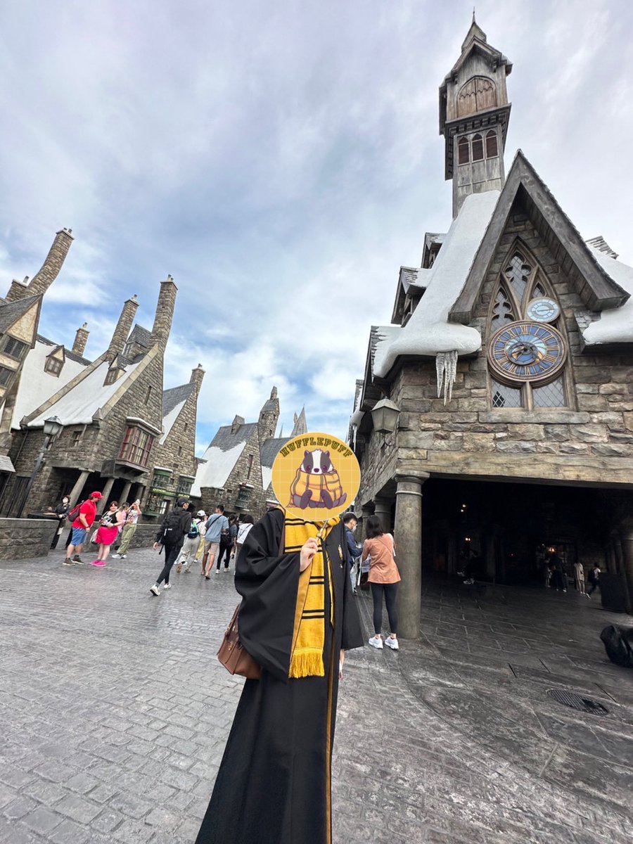 SANHAhafflepuff's tweet photo. 本当に久しぶりにホグワーツに帰りました💛💛💛💛💛すごくすごく楽しかった！

またポタクラさん達とも会ったりしていい思い出ができたよ🦡💛

言ったばっかりだけどまた行きたいな.
˚⊹ ⁺‧( *´꒳`*)‧⁺ ⊹˚.
 #ポタクラ #ハリーポッター #ユニバ #ハリポタ  #ユニポタ https://t.co/kAVQkvcqaj