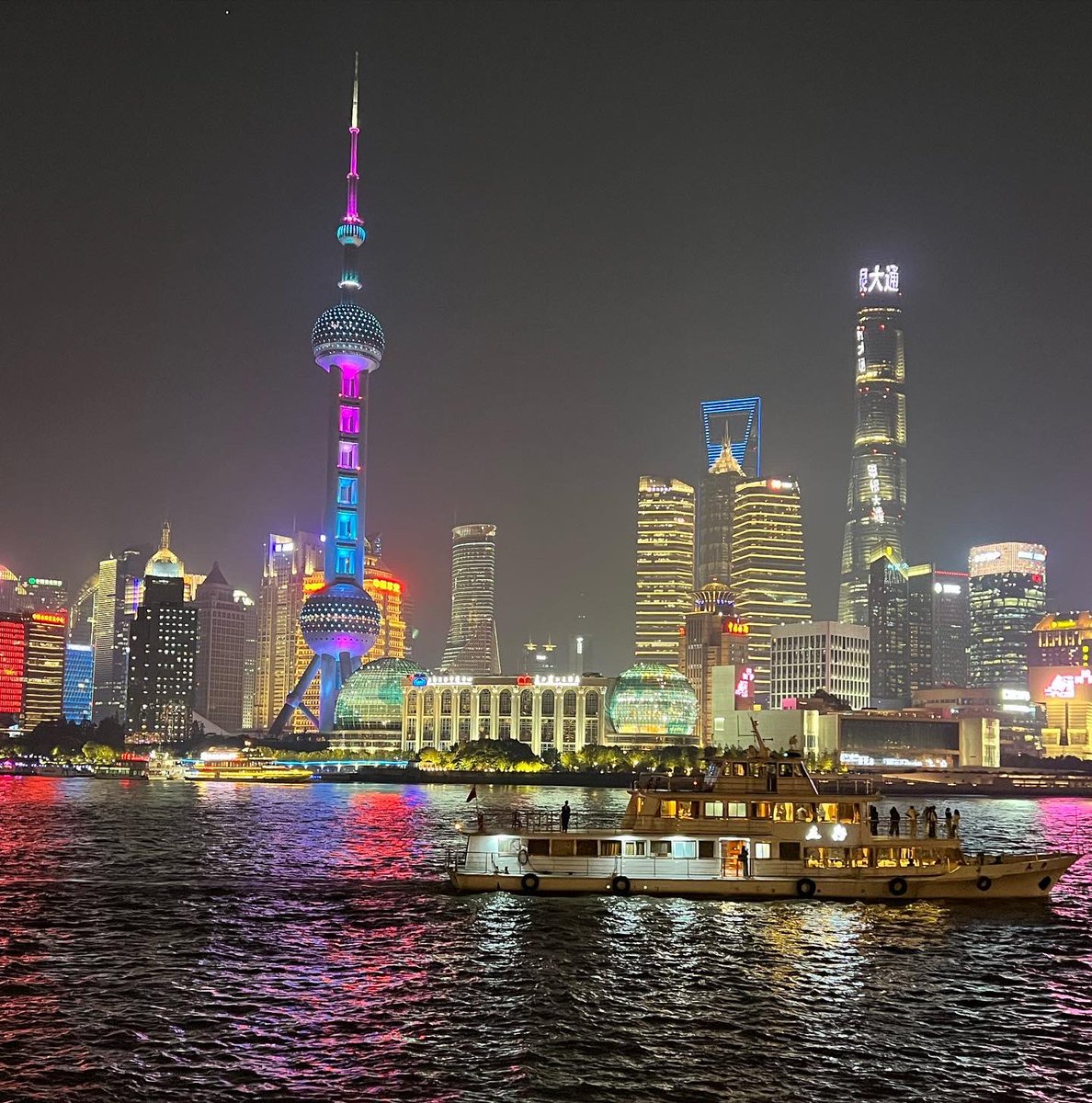 City night walk in Shanghai ❤️1

#shanghai #china #nightwalks #walk #shanghailife