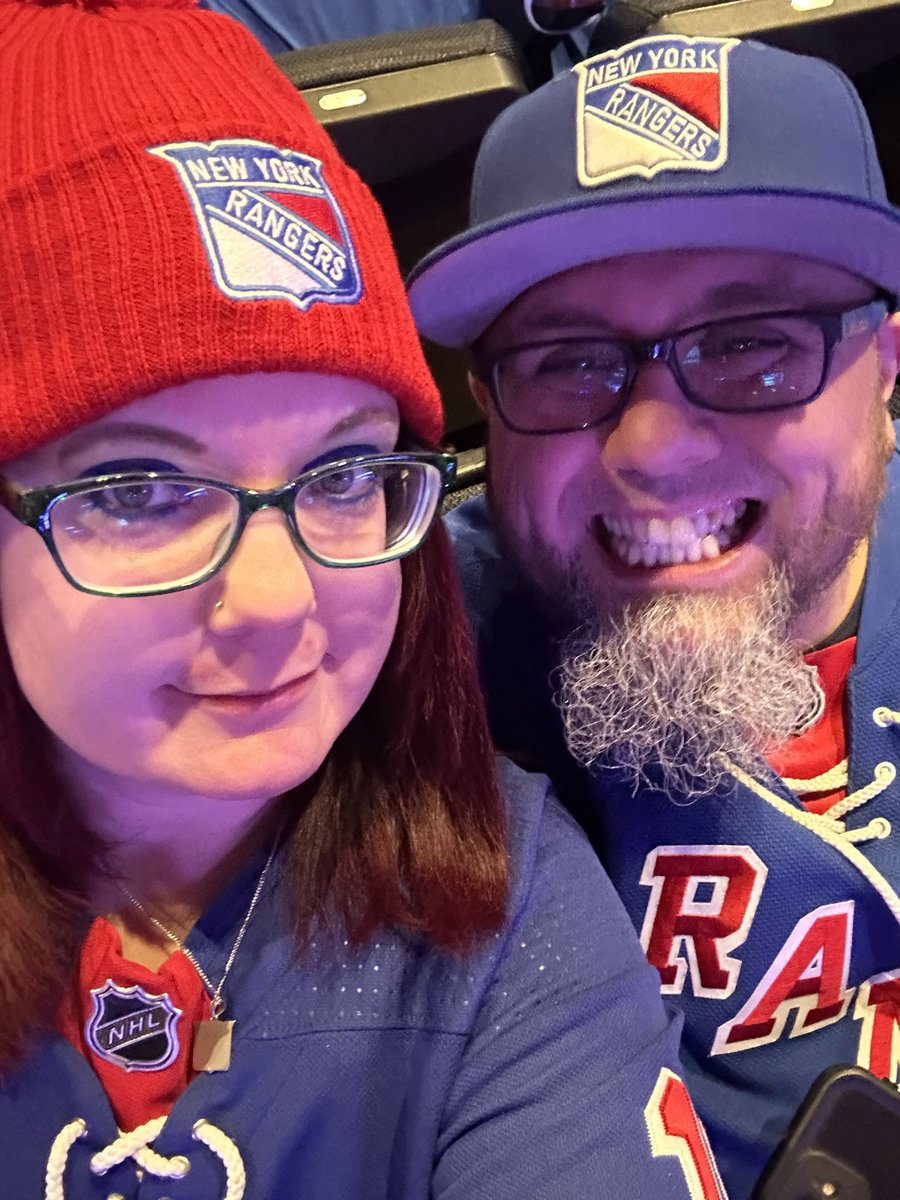 Jamie Renee Bowe 🏒🌻🎳 tweet media