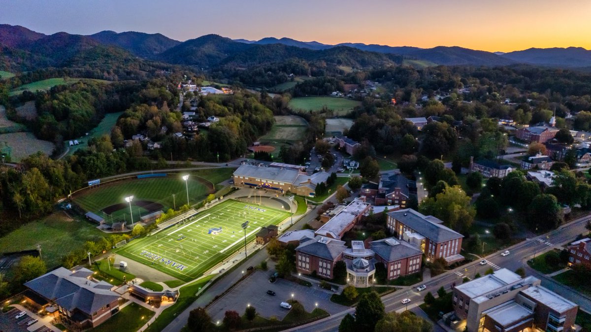 TimShorunke's tweet photo. I am grateful to receive an official scholarship offer to run track &amp; field at Mars Hill University! @mhulions @DarylBeard17 @TrackHs @SAC_Athletics https://t.co/V41UOuutrP