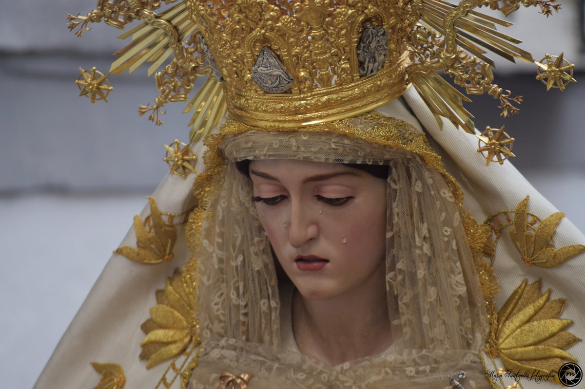 DHurtadoT's tweet photo. La Virgen de la Aurora de Granada es de esas Imágenes que tienen un algo que no se qué, que cuando te das cuenta, como el rocío del alba, te ha calado hasta los huesos. Qué belleza más arrebatadora. https://t.co/kbleYgkWUE