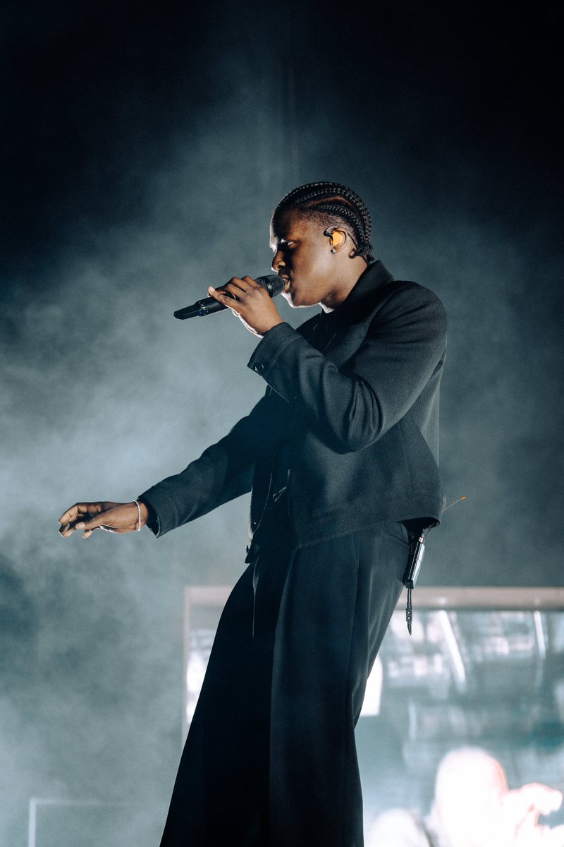 from the mod club to selling out the @scotiabankarena! <a href="/DanielCaesar/">Daniel Caesar</a> 

hearing the entire arena sing japanese denim live was crazy