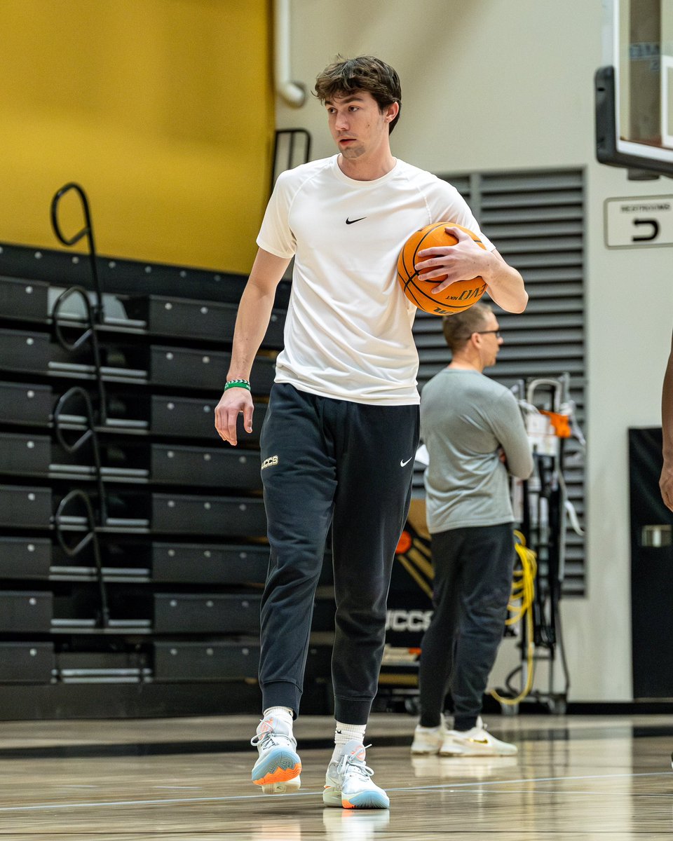 UCCSMBB's tweet image. Talkin’ ‘bout Practice.

#thesprings #uccs #gomountainlions