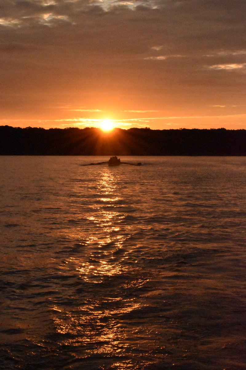 Not taking these sunrises for granted as we start to get less sunlight and lower temps at practice 🥹🌅