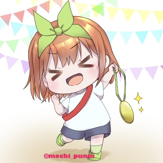 nakano yotsuba 1girl > < solo shorts green ribbon smile shirt  illustration images