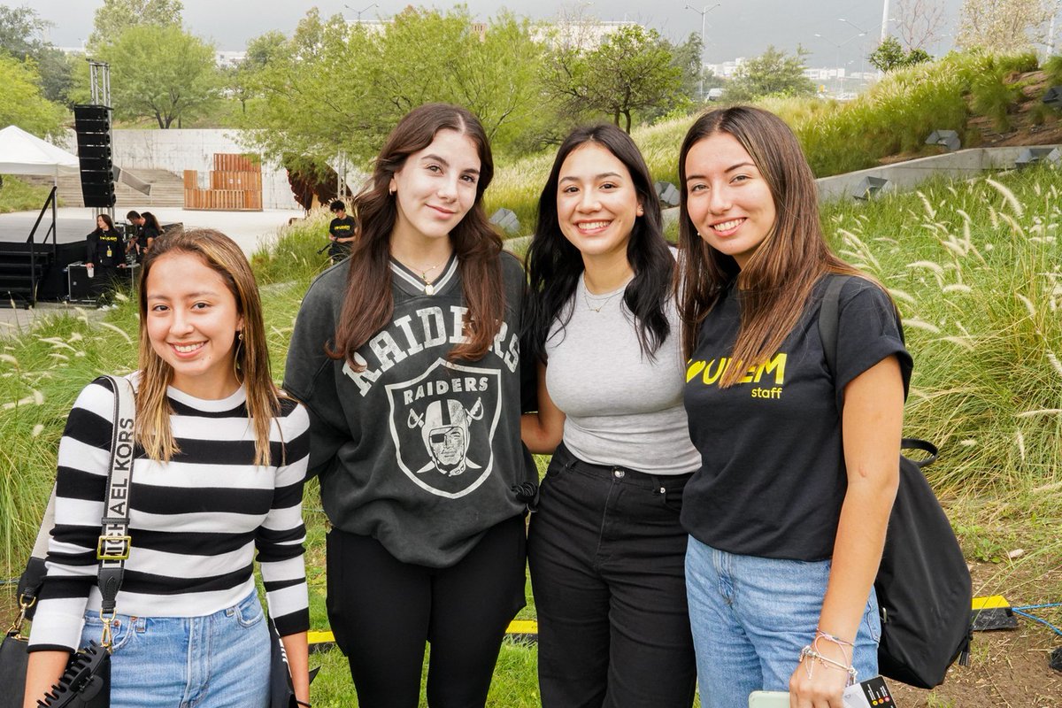 udem's tweet photo. ¡Gracias por participar en nuestro #OpenHouseUDEM! 🤩

Los futuros alumnos y alumnas pudieron conocer a los directores de carrera, vivir experiencias únicas en talleres de sus carreras y conocer cada espacio del campus. ✨ 

#InspirandoTuMejorVersión https://t.co/xG1UEvjD7q
