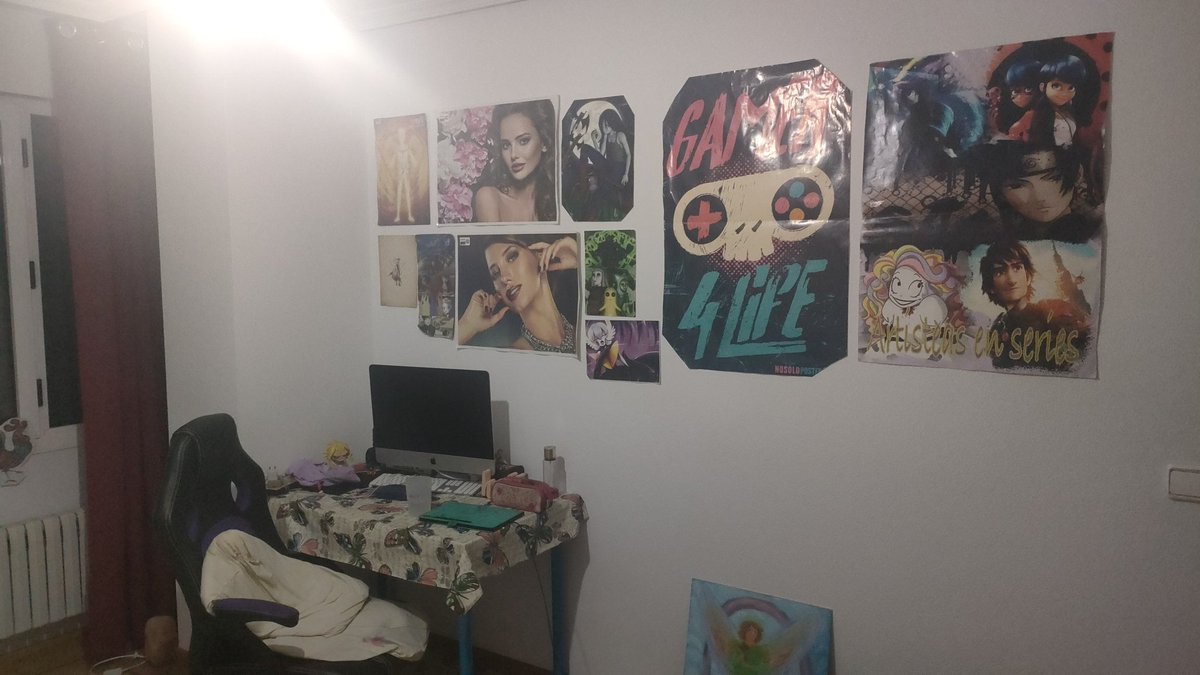 YentenClever's tweet photo. Esto está bien para asentarme después de la mudanza (a pesar que me perdí la maleta de madera con los materiales de pintura) https://t.co/h7imwx6Pvc