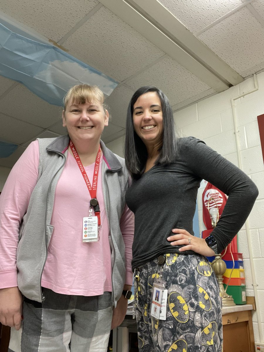 Looking cozy and comfy for Spirit Week kick off!  #BoomoandRodeo  <a href="/Mrs__Rhoads/">Rocio Rhoads</a> <a href="/SterlingMiddle1/">Sterling MS</a>