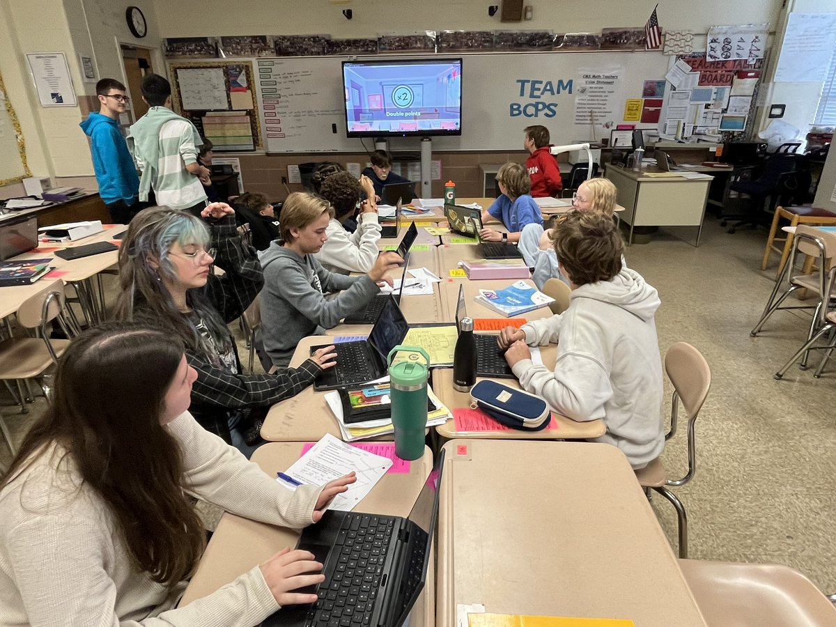 j_eisenberg87's tweet photo. #geometry students @CatonsvilleMS create, present, and play @Kahoot to review for our upcoming End Of Unit assessment #weAREcatonsville #highlyengaged #techsavvy #creative https://t.co/2TWMDJiQoc