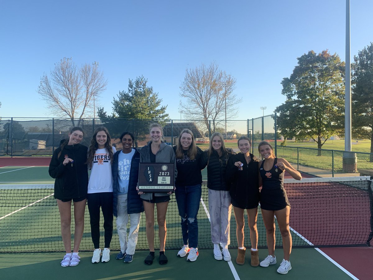 🥇 in singles: Katie Woods 🥉 in singles: Gabi Hill 🥇 in doubles: Sophie Byron/Alyssa Wise Tigers are sectional champions! @ECUSDistrict7 @Edwardsville618 @WillyBoods